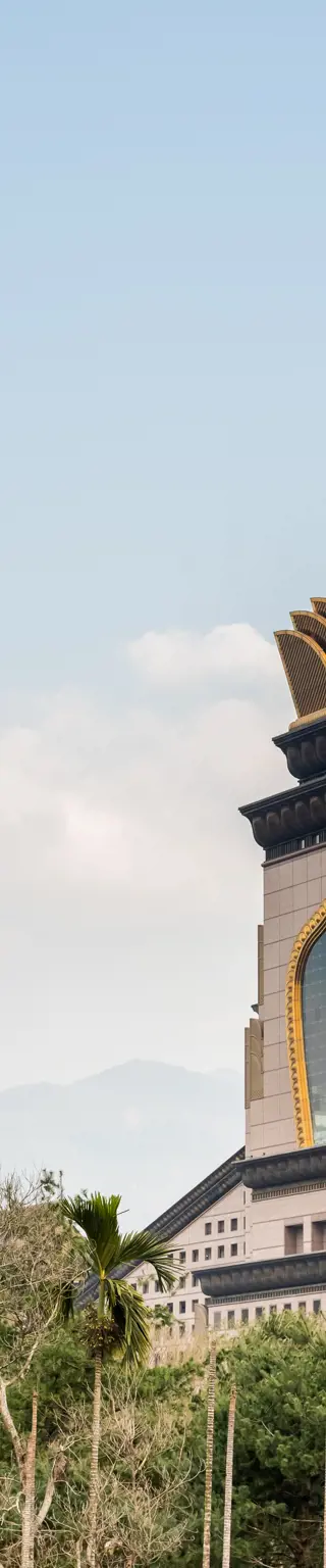 Besuche den imposanten Chung Tai Chan Tempel
